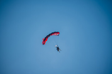 sky diving parachute pilot