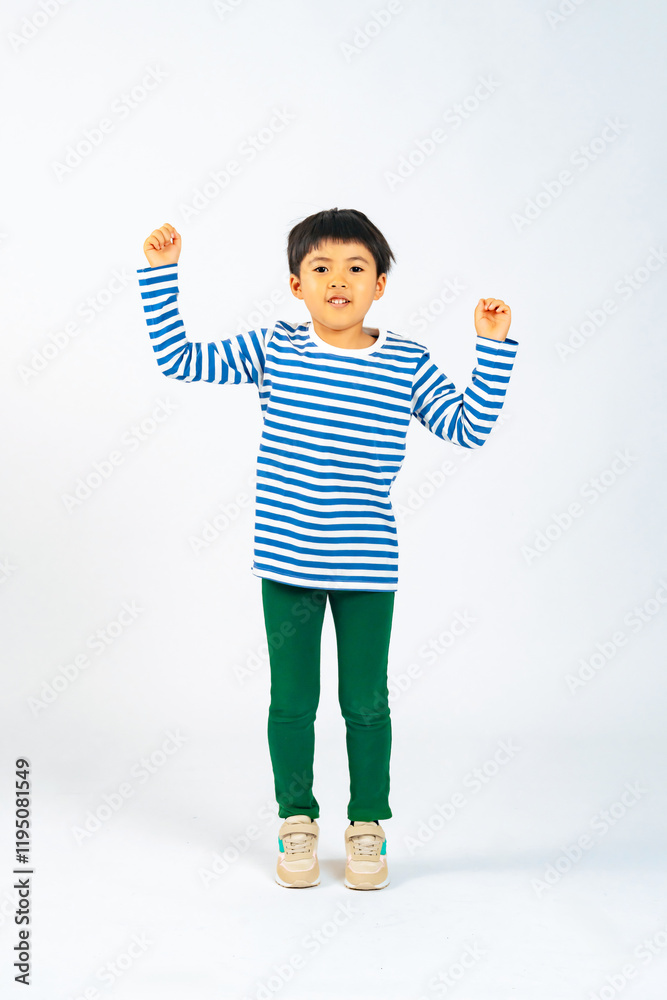 Poster 踊る、ダンス、男子、小学生、男の子、バンザイ、ガッツポーズ、元気、キッズ、子ども、子供、喜ぶ、嬉しい、ジャンプ、ラッキー、ハッピー、笑顔、ノリノリ、日本人、少年、児童、幼稚園児、園児、幼稚園、保育園、学童、保育、育児、子育て、成長、アクティブ、アクション、遊ぶ、教育、ファッション、おしゃれ、写真、アパレル、広告、切り抜き、白バック、全身、コピースペース、かわいい、カジュアル、こども、楽しい、正面、