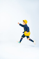 Obraz premium ジャンプ、園児、子供、男の子、走る、少年、保育園、幼稚園、通園、日本人、元気、ダッシュ、幼児、男子、キッズ、私立、制服、園児服、スモッグ、子供服、飛躍、飛ぶ、躍動感、アクティブ、アクション、挑戦、チャレンジ、成長、目標、競争、ガッツポーズ、喜ぶ、嬉しい、ダンス、楽しい、飛び出し、入園、ワクワク、わんぱく、急ぐ、写真、広告、切り抜き、白バック、全身、コピースペース、ファッション、おしゃれ、アパレル、