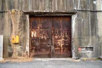 古い錆びた扉