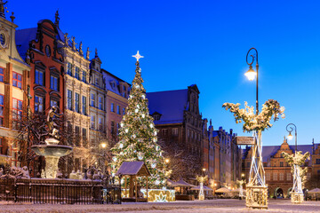 Long Lane with the Christmas tree at snowy morning, Gdansk. Poland © Patryk Kosmider