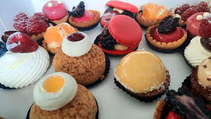 Un assortiment de délicieuses mignardises