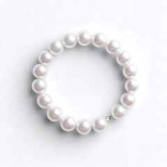 Obraz premium Top view natural pearl women bracelet or necklace, isolated on a white background