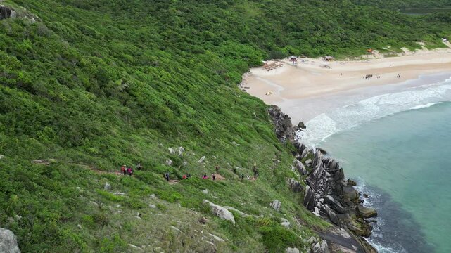 Ilha Praia Lagoinha do Leste Para&iacute;so Floripa Parque Florian&oacute;polis Santa Catarina Brazil Corrida Trilha Natureza Areia Mar Vegeta&ccedil;&atilde;o Aventura Esporte Turismo Sol Cen&aacute;rio Caminhada Explora&ccedil;&atilde;o Adrenalina