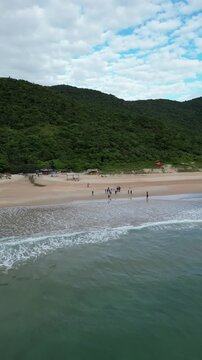 Ilha Praia Lagoinha do Leste Para&iacute;so Floripa Parque Florian&oacute;polis Santa Catarina Brazil Corrida Trilha Natureza Areia Mar Vegeta&ccedil;&atilde;o Aventura Esporte Turismo Sol Cen&aacute;rio Caminhada Explora&ccedil;&atilde;o Adrenalina
