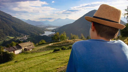 Vue sur les  lacs de Piazze et de Serraia, sur le plateau du Piné, dans la province autonome de...