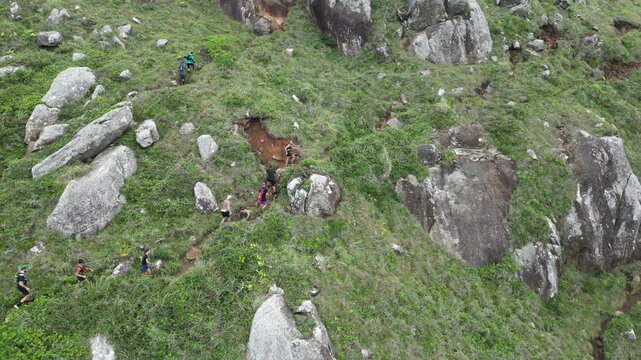 Ilha Praia Lagoinha do Leste Para&iacute;so Floripa Parque Florian&oacute;polis Santa Catarina Brazil Corrida Trilha Natureza Areia Mar Vegeta&ccedil;&atilde;o Aventura Esporte Turismo Sol Cen&aacute;rio Caminhada Explora&ccedil;&atilde;o Adrenalina
