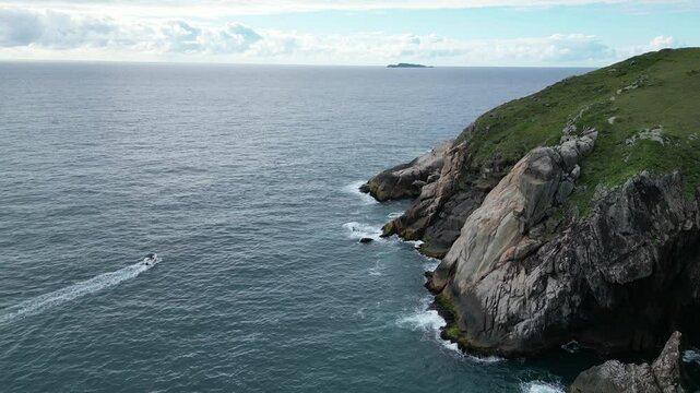 Ilha Praia Lagoinha do Leste Para&iacute;so Floripa Parque Florian&oacute;polis Santa Catarina Brazil Corrida Trilha Natureza Areia Mar Vegeta&ccedil;&atilde;o Aventura Esporte Turismo Sol Cen&aacute;rio Caminhada Explora&ccedil;&atilde;o Adrenalina
