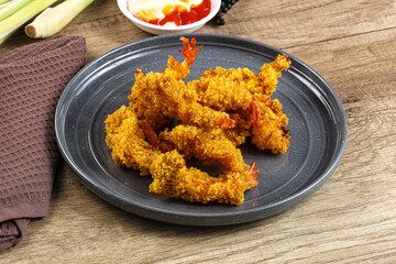 Golden deep prawn tempura wuth sauce