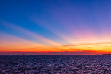 夕陽と海