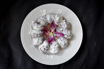 Chocolate cookies in a round plate