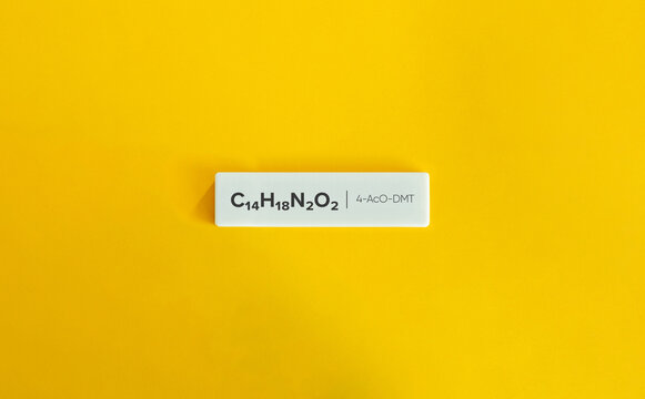4-AcO-DMT, 4-Acetoxy-Dimethyltryptamine, C₁₄H₁₈N₂O₂.