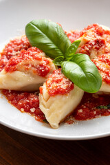 Culurgiones ogliastrini, tipici ravioli sardi ripieni di pecorino, patate e menta, cibo tipico mediterraneo, gastronomia europea 