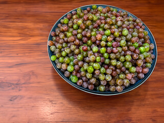 Bowl of Grapes on Board 01