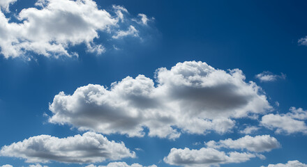 Obraz premium Stunning Cumulus Cloudscape Against Vibrant Blue Sky
