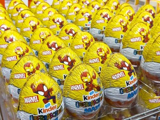 Naklejka premium Marvel kinder surprise eggs featuring spider-man and iron man on display