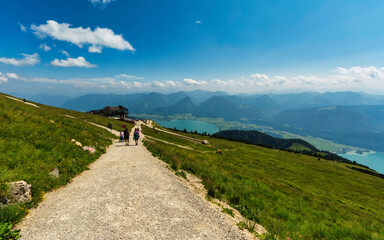 Obraz premium Gravel walking path at the summit of Mount Schafberg, in Austria