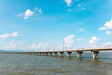 Obraz premium bridge over the river