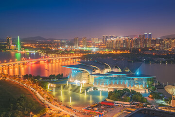 Obraz premium The city skyline and bridges of Wuxi, Jiangsu Province, China, and the scenery of the Taihu Lake Lake will be on July 30, 2024