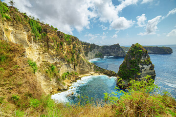 Fototapeta premium Scenic cliff islands and Diamond Beach at Nusa Penida, Indonesia