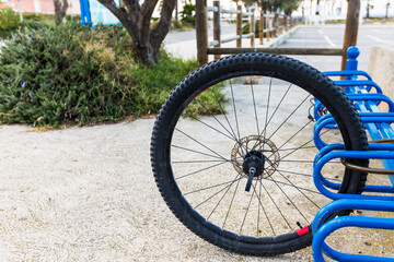 Roue attachée après un vol de vélo