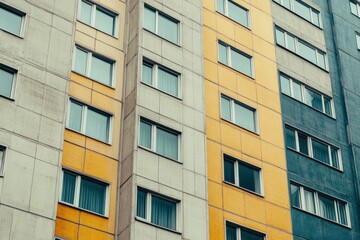 Fototapeta premium Stunning High Rise Apartment with Geometric Architecture Ideal for Modern Living Spaces