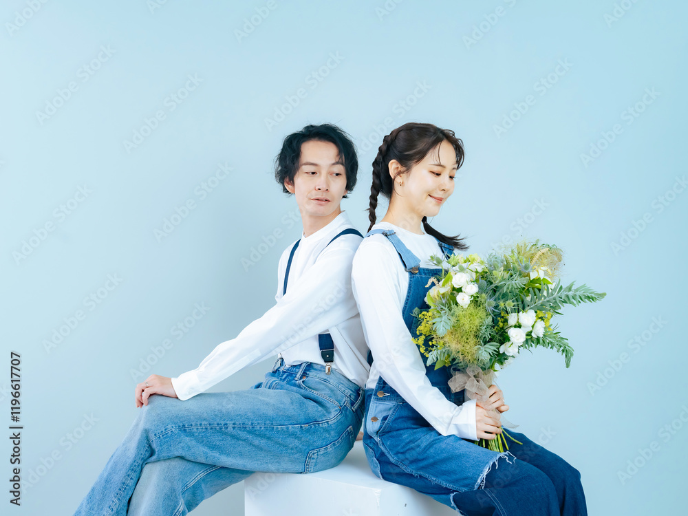 Poster カップル、ウェディング、結婚、新郎、新婦、カップルフォト、カジュアル、おしゃれ、ブライダル、前撮り、フォト、シンプル、ナチュラル、ファッション、夫婦、男女、男性、女性、デニム、ジーンズ、ノームコア、清潔感、カントリー、田舎、アメリカン、ブーケ、花束、農家、農業、牧場、結婚式、婚活、仲良し、日本人、ペア、恋愛、笑顔、幸せ、ハッピー、ロマンチック、アパレル、コピースペース、広告、支える、サポート、助け