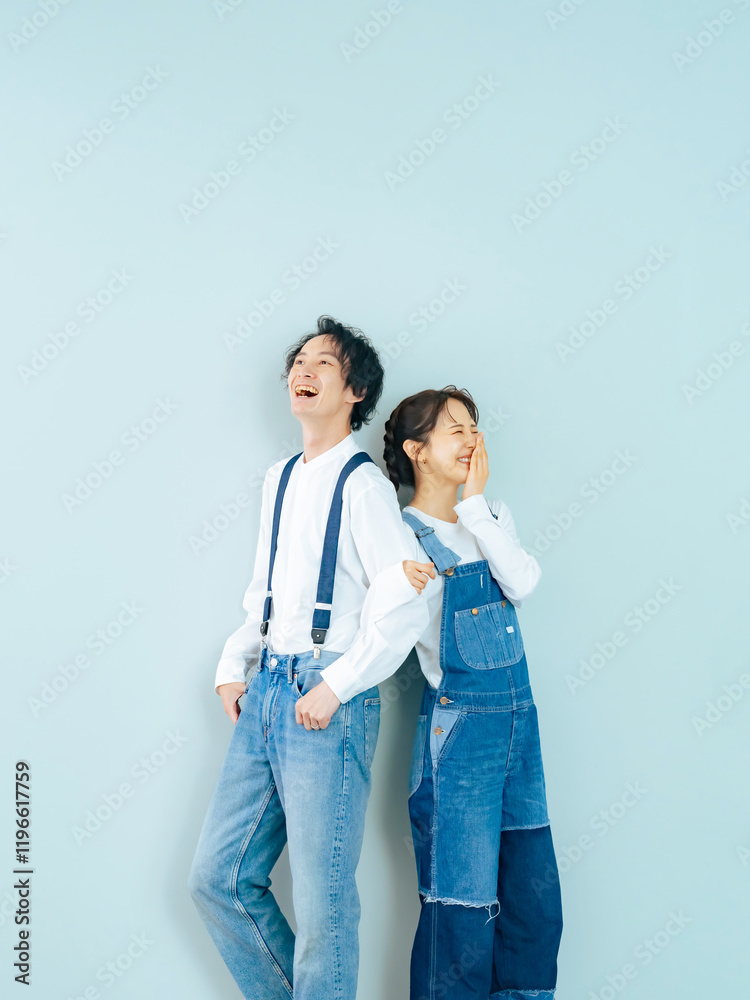 Aufkleber カップル、カジュアル、おしゃれ、ファッション、デニム、ジーンズ、アパレル、笑顔、モデル、かっこいい、ポートレート、カップルフォト、ウェディング、ブライダル、結婚、婚活、マッチング、かわいい、美容、ビューティー、男性、女性、日本人、コピースペース、広告、ウエディング、夫婦、男女、清潔感、シンプル、幸せ、ペア、二人、恋人、恋愛、若い、アメリカン、ウエスタン、カントリー、ノームコア、結婚式、前撮り、写真