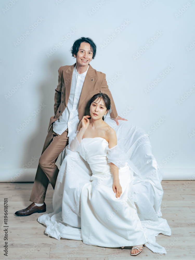 Poster ブライダル、結婚、ウエディング、新婦、新郎、ウェディング、ポートレート、前撮り、かっこいい、クール、婚活、結婚式、ウェディングドレス、婚礼、フォト、スタジオ、写真館、座る、フォーマル、花束、パートナー、チームワーク、支える、サポート、お洒落、ファッション、ドレス、美容、モデル、スーツ、タキシード、美男美女、男性、女性、花嫁、花婿、カップル、日本人、カジュアル、シリアス、若い、新婚、20代、30代、
