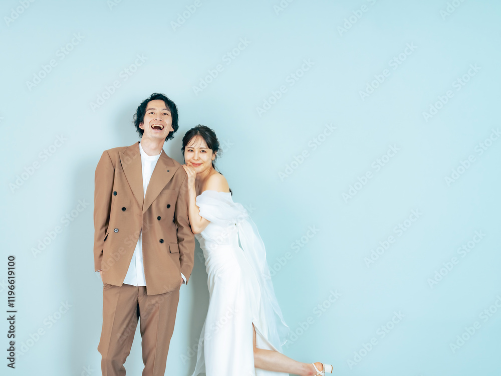 Poster カップル、ウェディング、ブライダル、新郎、新婦、ブライダルフォト、ウェディングフォト、前撮り、ドレス、ウエディング、スタジオ、ハッピー、日本人、結婚、婚活、結婚式、甘える、甘い、幸せ、若い、20代、30代、ジューンブライド、白バック、広告、コピースペース、タキシード、セルフ、男性、女性、男女、花嫁、笑顔、爽やか、ナチュラル、愛情、透明感、清潔感、シンプル、ポートレート、仲良し、パートナー、マッチン