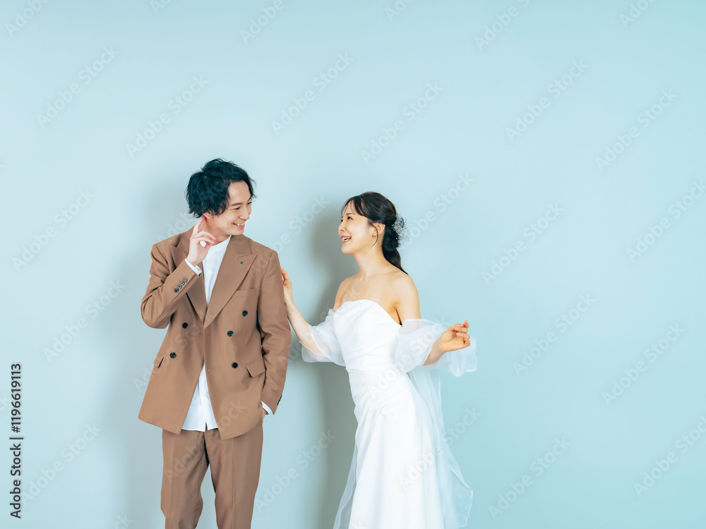 Poster カップル、ウェディング、ブライダル、新郎、新婦、ブライダルフォト、ウェディングフォト、前撮り、ドレス、ウエディング、スタジオ、ハッピー、日本人、結婚、婚活、結婚式、甘える、甘い、幸せ、若い、20代、30代、ジューンブライド、白バック、広告、コピースペース、タキシード、セルフ、男性、女性、男女、花嫁、笑顔、爽やか、愛情、透明感、清潔感、シンプル、ポートレート、仲良し、パートナー、マッチング、嬉しい、