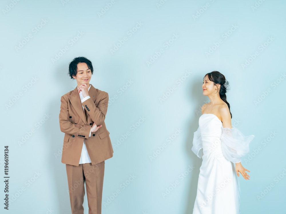 Fototapete カップル、ウェディング、ブライダル、新郎、新婦、ブライダルフォト、ウェディングフォト、前撮り、ドレス、ウエディング、スタジオ、ハッピー、日本人、結婚、婚活、結婚式、甘える、甘い、幸せ、若い、20代、30代、ジューンブライド、白バック、広告、コピースペース、タキシード、セルフ、男性、女性、男女、花嫁、笑顔、爽やか、愛情、透明感、清潔感、シンプル、ポートレート、仲良し、パートナー、マッチング、嬉しい、