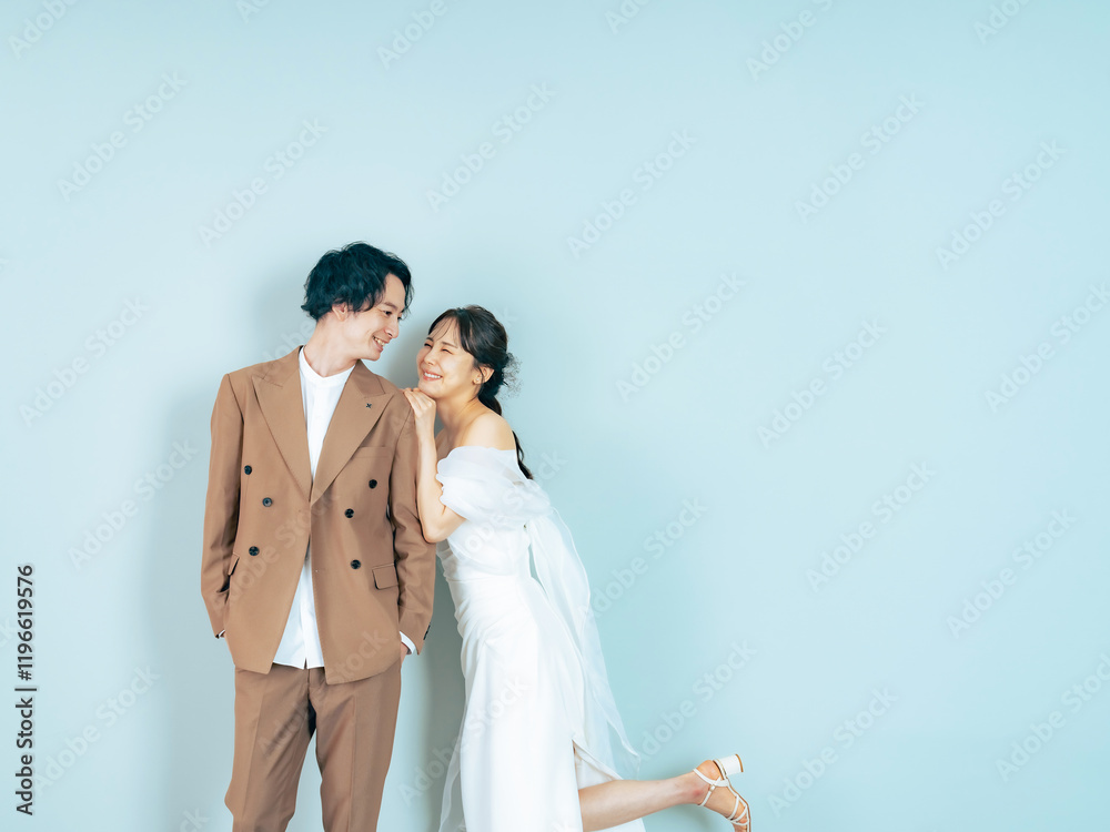 Aufkleber カップル、ウェディング、ブライダル、新郎、新婦、ブライダルフォト、ウェディングフォト、前撮り、ドレス、ウエディング、スタジオ、ハッピー、日本人、結婚、婚活、結婚式、甘える、甘い、幸せ、若い、20代、30代、ジューンブライド、白バック、広告、コピースペース、タキシード、セルフ、男性、女性、男女、花嫁、笑顔、爽やか、ナチュラル、愛情、透明感、清潔感、シンプル、ポートレート、仲良し、パートナー、マッチン