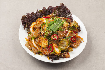 A side dish made with acorn jelly mixed with various vegetables and seasonings.