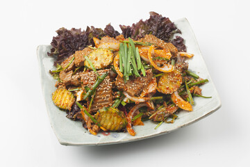 A side dish made with acorn jelly mixed with various vegetables and seasonings.