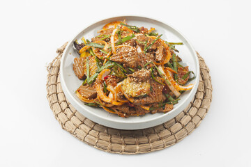 A side dish made with acorn jelly mixed with various vegetables and seasonings.