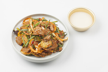 A side dish made with acorn jelly mixed with various vegetables and seasonings.
