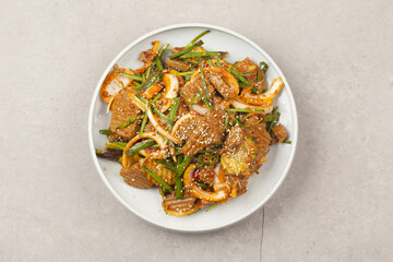 A side dish made with acorn jelly mixed with various vegetables and seasonings.
