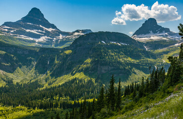 Fototapeta premium Mountains and Valleys of Glacier, Going to the Sun Road, Glacier National Park, Montana