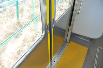 電車のドア付近