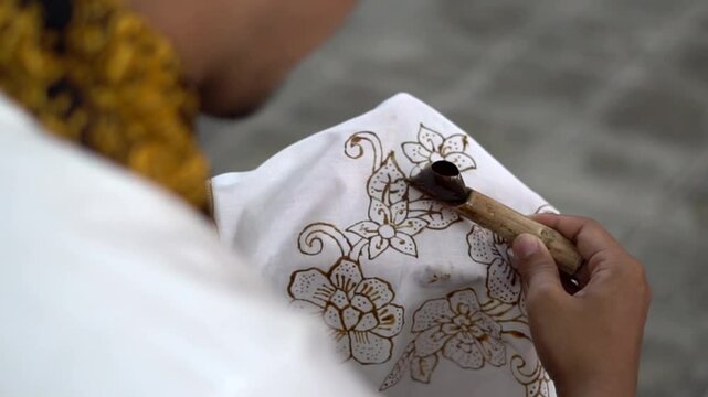 The process of making batik still uses the traditional canting tool which is filled with hot wax before being used to draw patterns on the cloth.