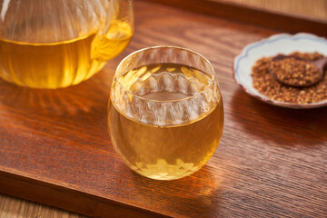香ばしい香りが広がる蕎麦茶 - 日本の伝統的な健康茶
