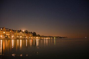Obraz premium Konstanz, Vollmond geht über der Seestrasse auf