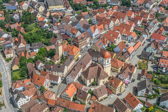 Ausblick auf Windsbach an der Fr&auml;nkischen Rezat im Kreis Ansbach im Sommer
