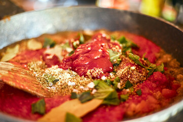 Freshly prepared pasta or pizza sauce