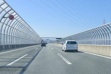 高速道路の走行風景