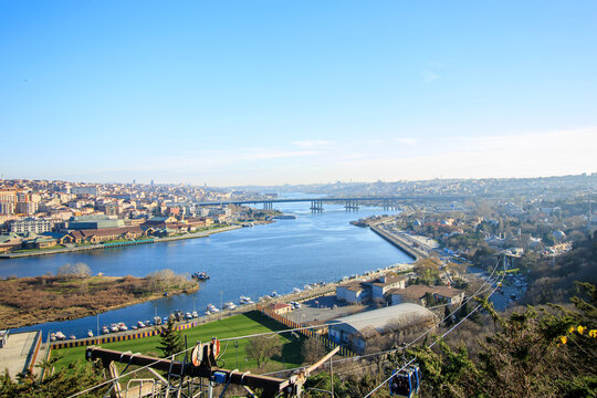 under the deep blue sky Landscape view from the top of the pierre loti hill golden horn, halic and cityscape in istanbul, constantinople