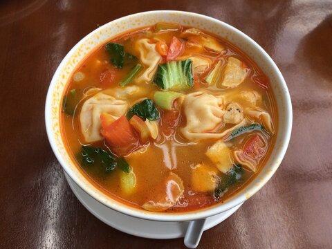 A Bowl of Spicy Wonton Tomyam 