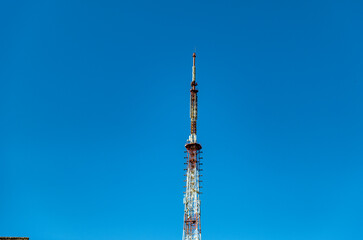 Obraz premium 5G global network technology communication antenna tower for wireless high speed internet