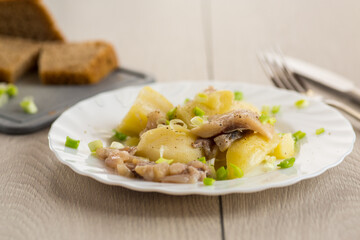 Potatoes and herring with green onions